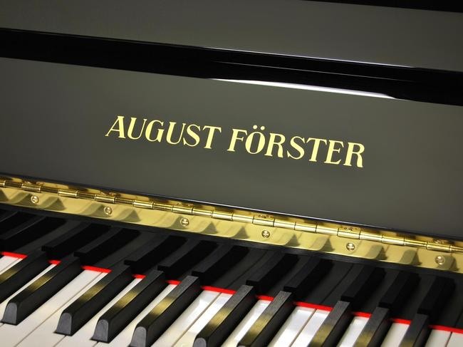 August Förster Logo Detayı